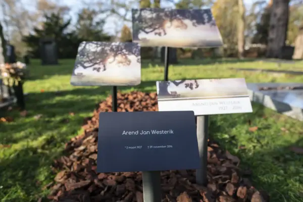 Grafmarkeerder met 1 naam van Biopanel