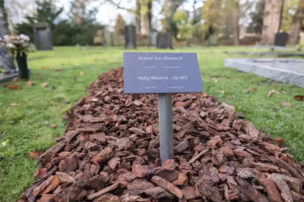 Grafmarkeerder - 1 of 2 namen (zonder paaltje)