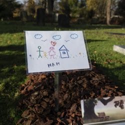 Tekeninghouder voor op het graf