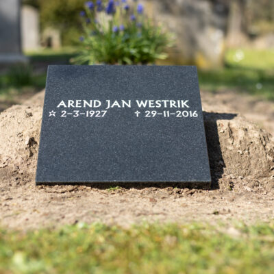 Klein tijdelijk grafmonument