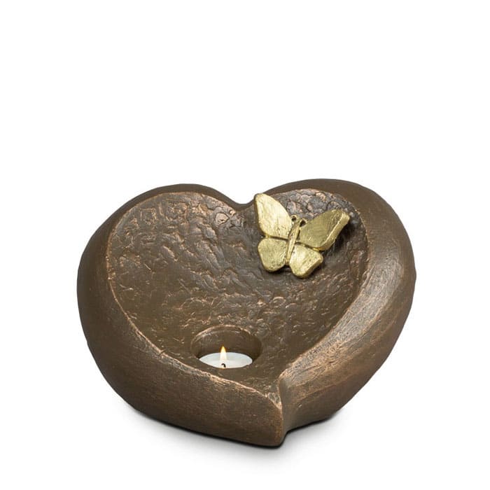 Hartvorm urn met vlinder